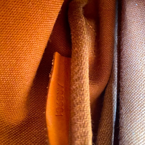 Louis Vuitton Saumur 30 - Picture 2 of 5